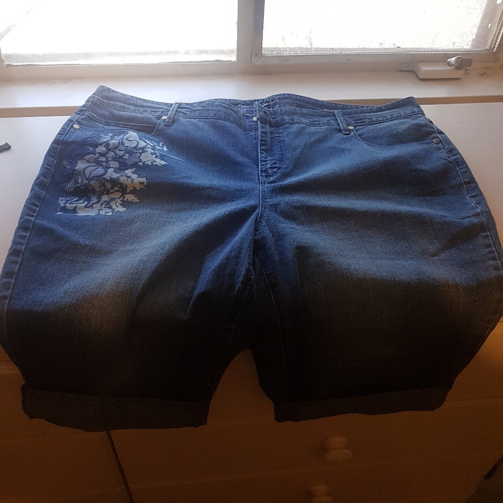 Gloria Vanderbilt denim shorts